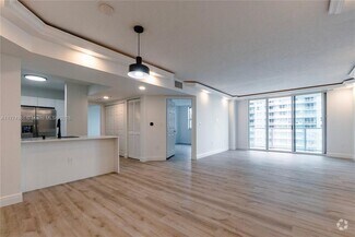 Building Photo - 1155 Brickell Bay Dr