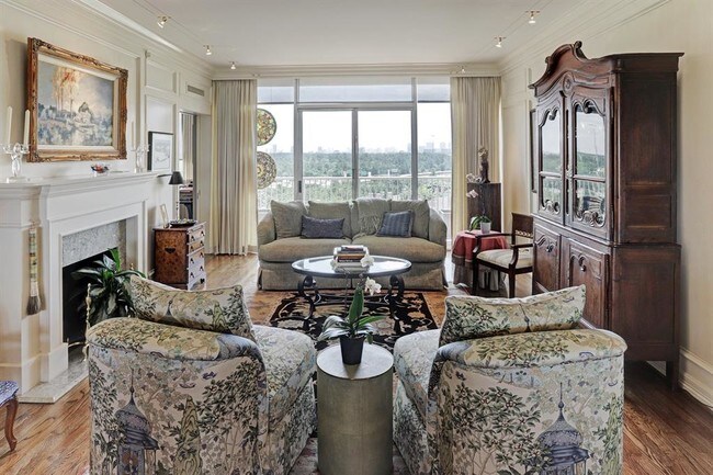 Foto del edificio - 121 N Post Oak Ln