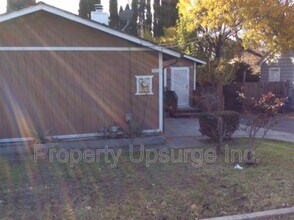 Building Photo - 209 W 10th St