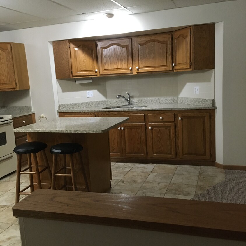 Granite countertop kitchen - 3145 Malcolm Ave