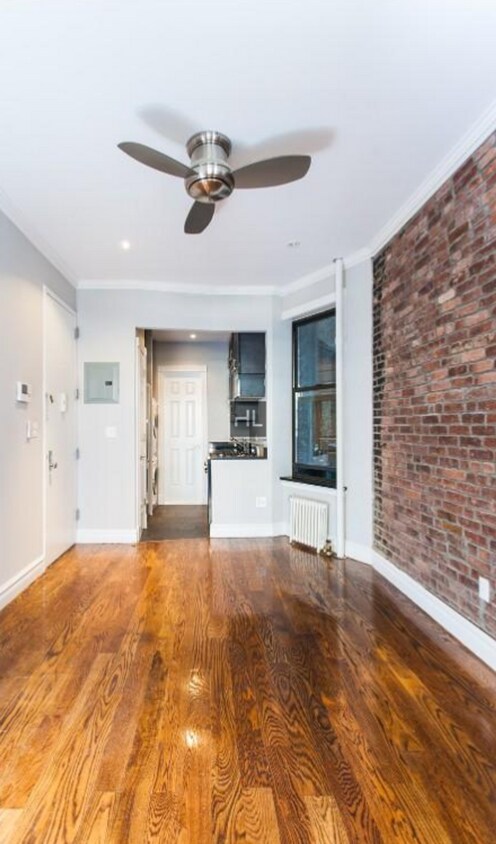 Building Photo - E 10TH ST.