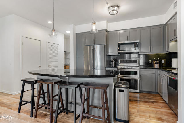 Building Photo - 526 S Primrose Ave