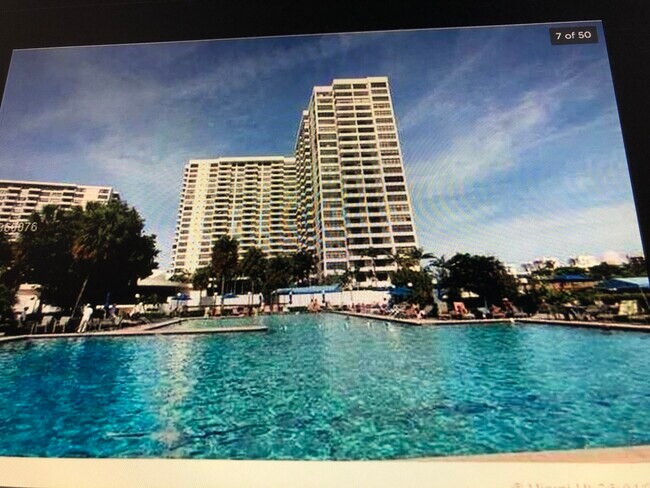 Foto del edificio - 600 Three Islands Blvd