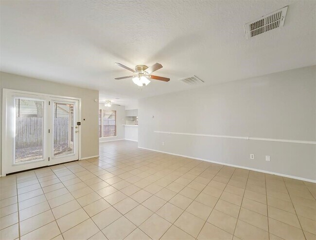 Foto del edificio - 10827 Sugar Hill Dr