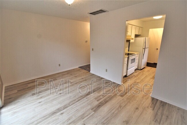 Building Photo - 7201 W Amity Rd