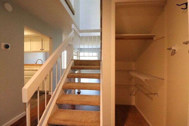 Building Photo - Rice Ranch Condo