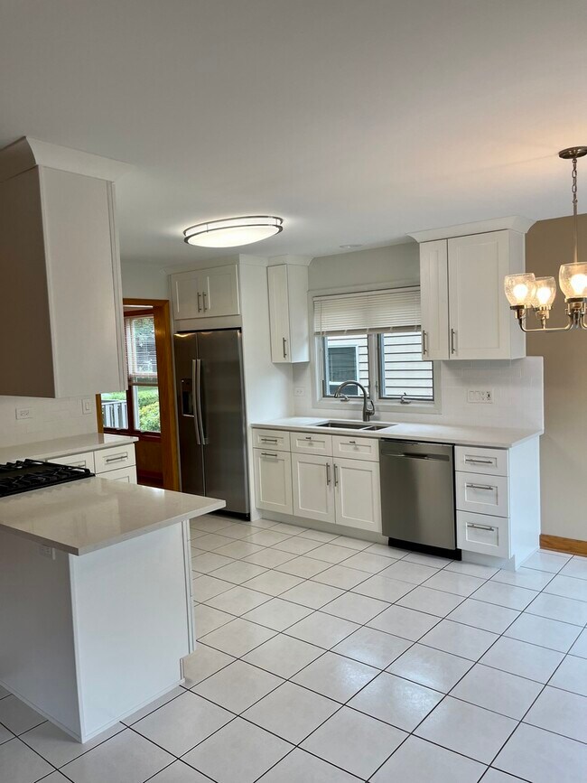 Building Photo - 934 Winnetka Terrace