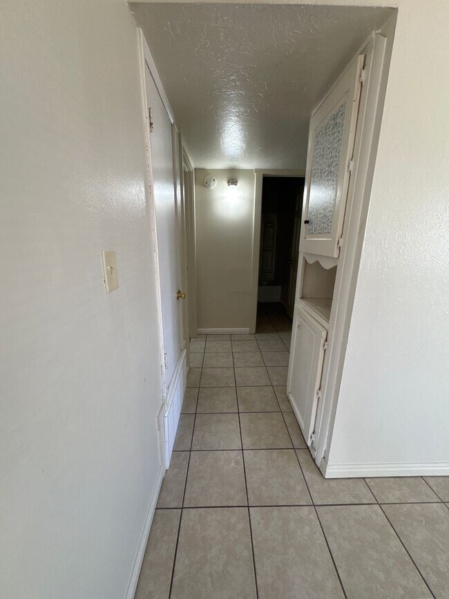 Building Photo - Lily Haven 07