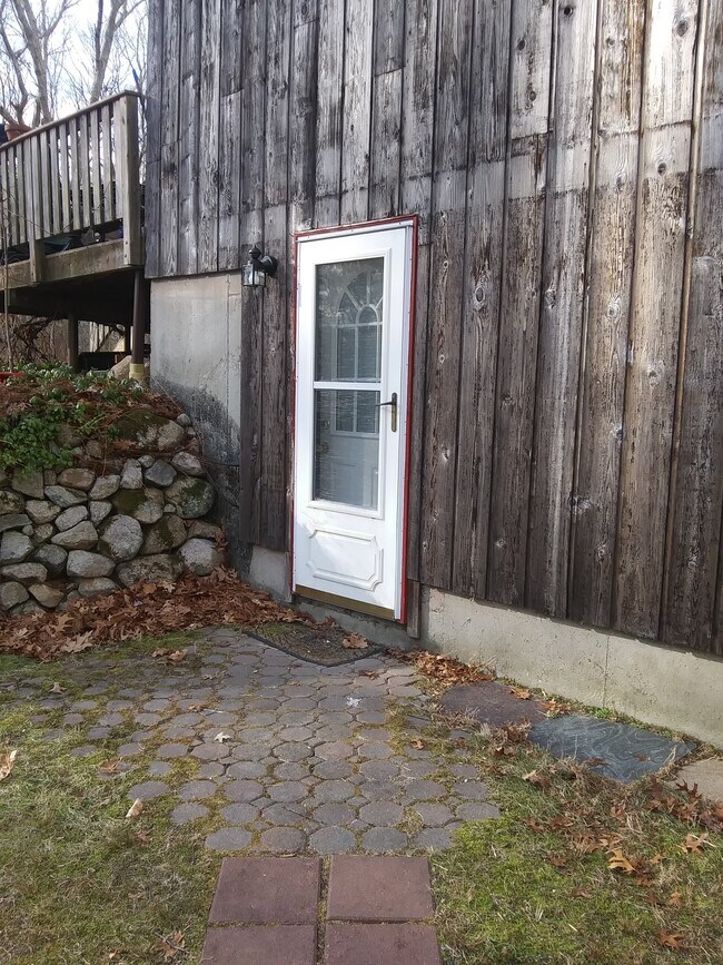 Building Photo - 150 Estelle Dr