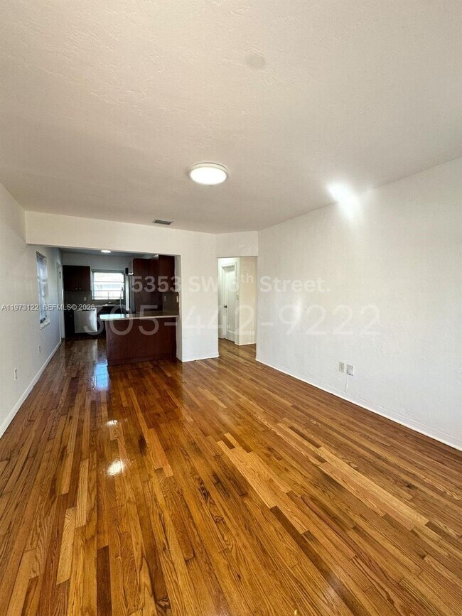 Foto del edificio - 5353 SW 6th St