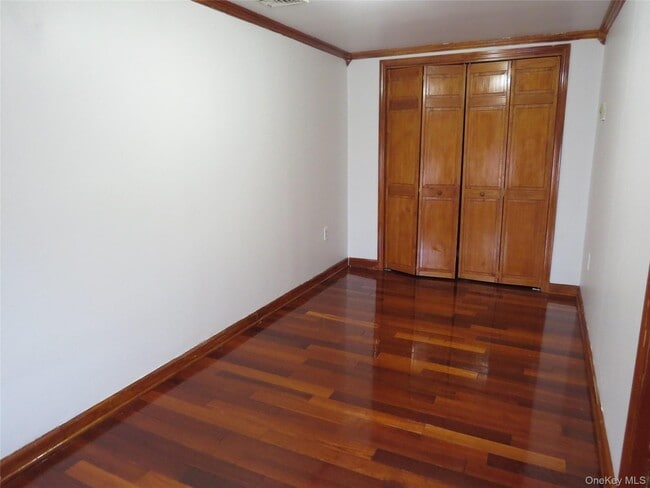 Foto del edificio - 2 E Main St