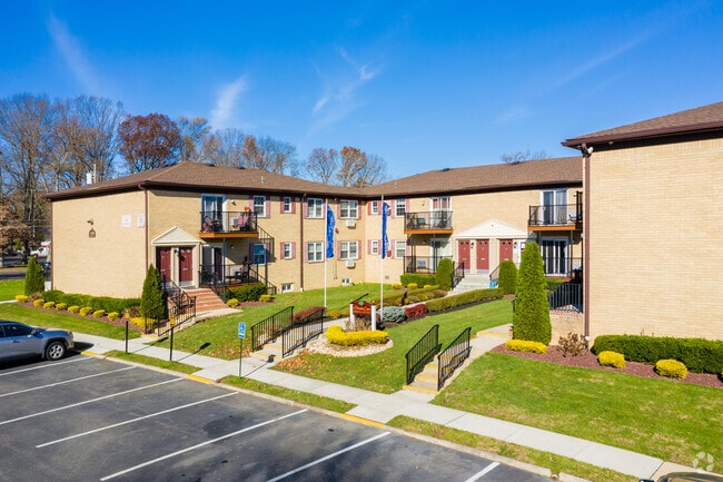Building Photo - Parkside Court