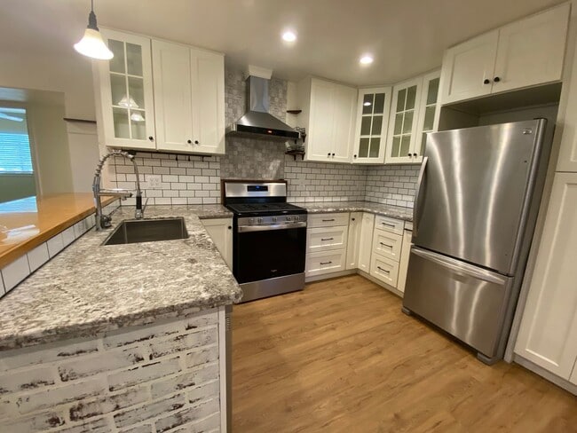 Foto del edificio - Beautiful Home for rent in Tulare, Ca