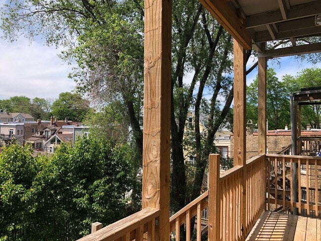 Sun-drenched Roscoe Village - Sun-drenched Roscoe Village Apartment