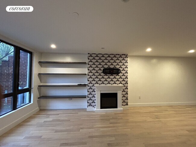 Foto del edificio - 654A Halsey St