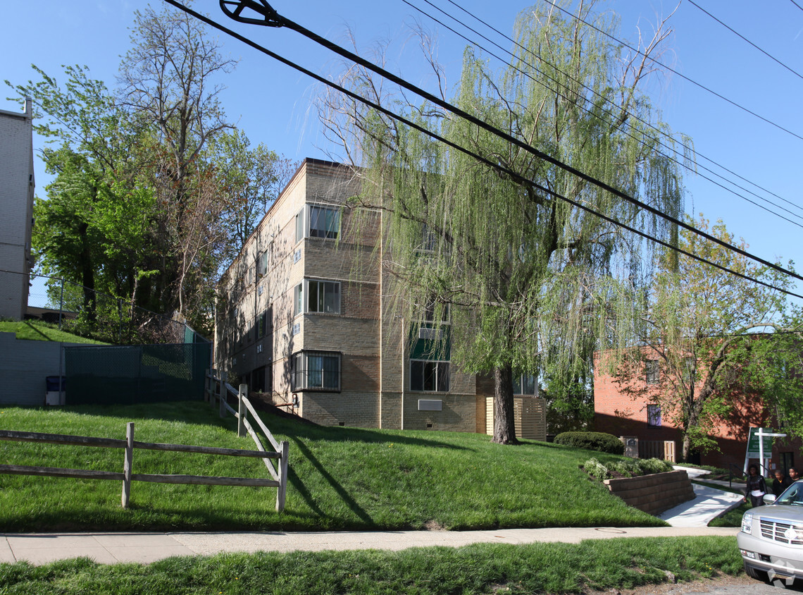 Foto del edificio - Willowbrook Condominiums