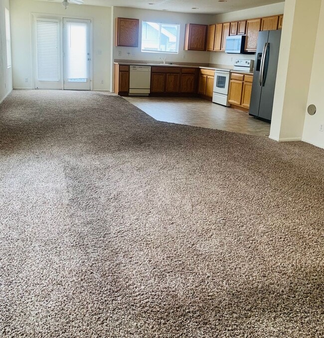 Building Photo - 3 Bedroom 2 Bathroom Townhome Close to DIA
