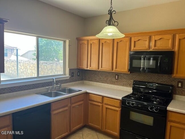 Foto del edificio - 7080 Luz De Espejo Dr