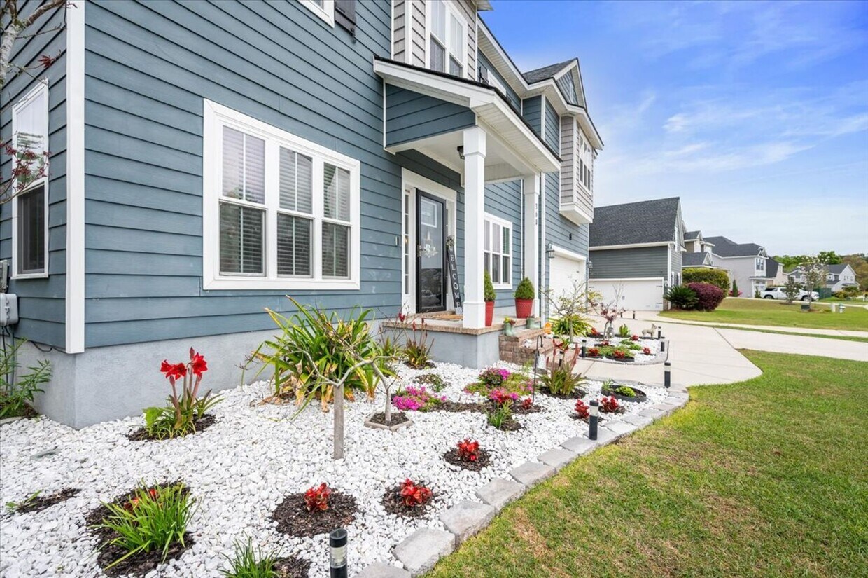 Primary Photo - Welcome to Your Ideal Home: Where Luxury a...