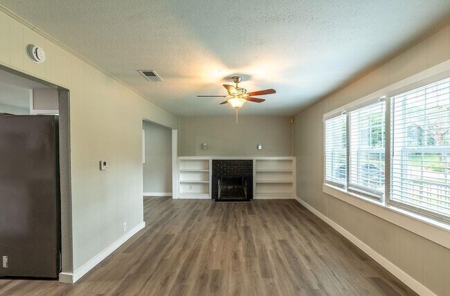 Foto del edificio - 6633 Racine Dr