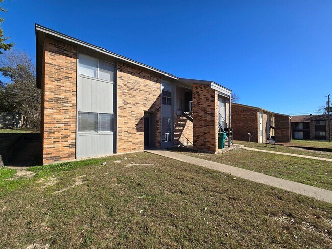 Building Photo - 1305 Indian Trail