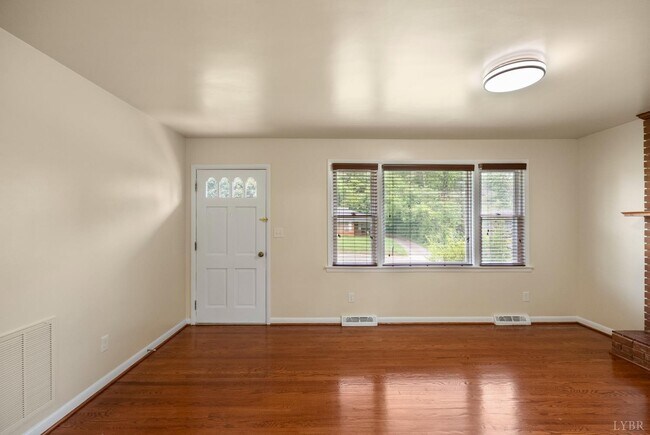 Foto del edificio - 106 Bryant Rd
