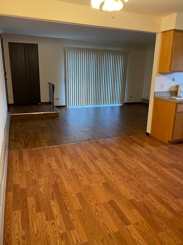 15704 Terrace Dr Unit 3 BR, Oak Forest, IL 60452 Apartments in Oak