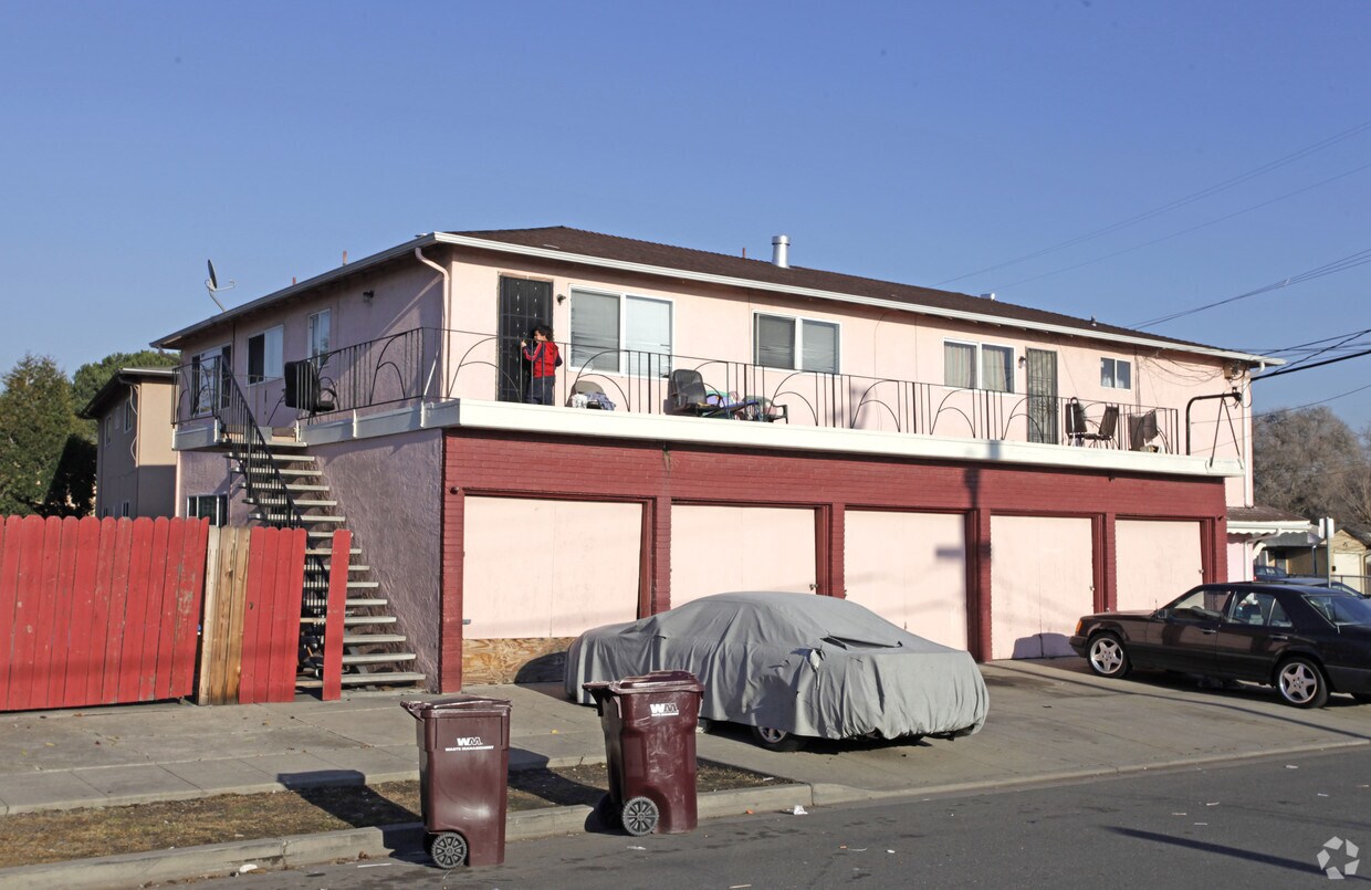 Primary Photo - 211 Shepherd Ave