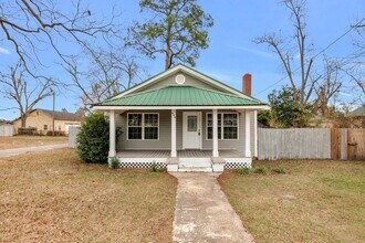 Building Photo - 648 W Plum St