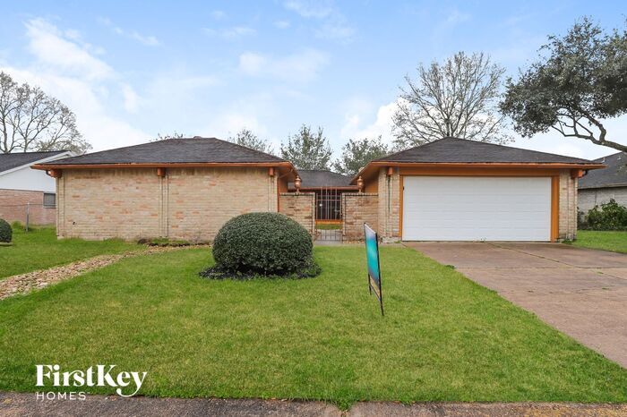 Primary Photo - 613 W Castle Harbour Dr