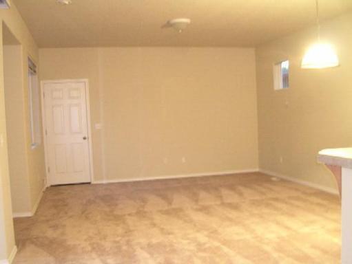 Building Photo - 3 bedroom Home - Quiet  - with courtyard -...