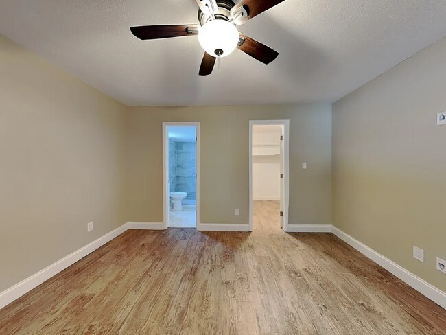 Foto del edificio - 1556 Nottingham Dr