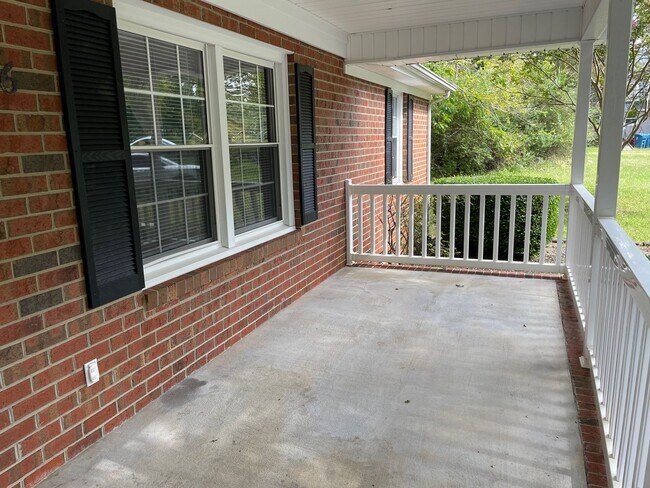Foto del edificio - 3 BED, 2 BATH BRICK HOME LOCATED IN FRANKL...