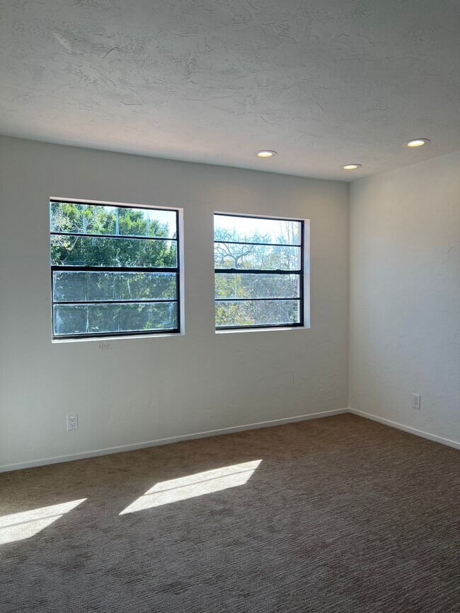 bed 2 - 269 S Larchmont Blvd