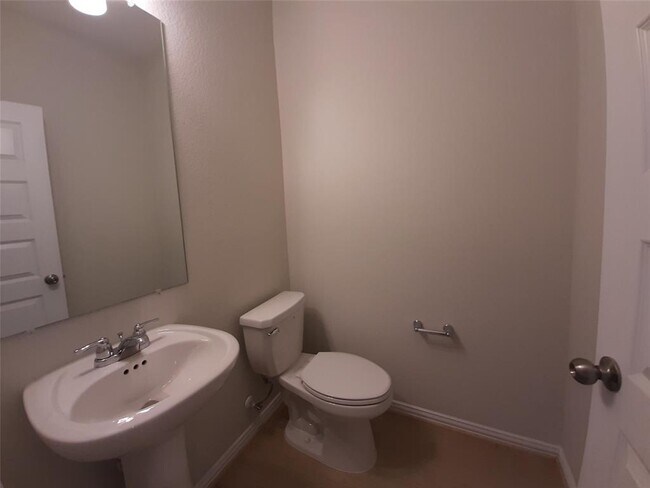 Building Photo - 27914 Western Crk Ct