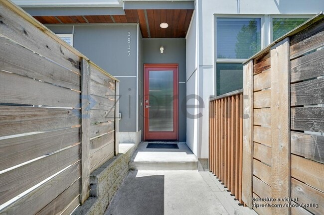 Building Photo - 3835 Gilman Ave W