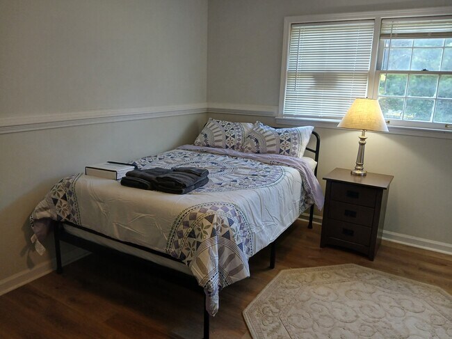 Room B - Full-bed/nightstand - 3634 Riley Rd