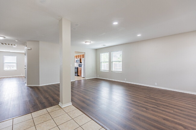 Building Photo - 6117 Tamaron