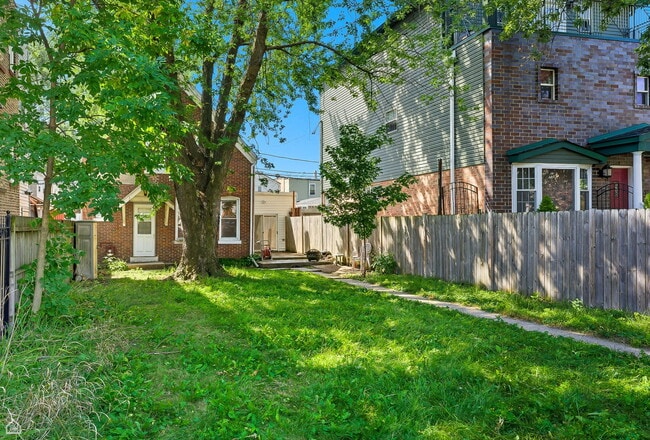 Foto del edificio - 3709 W Potomac Ave