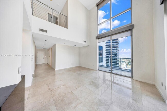 Building Photo - 1060 Brickell Ave