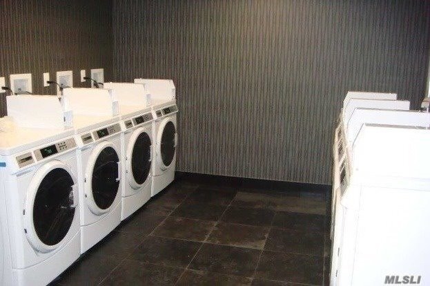 Building Photo - 143-20 Hoover Ave