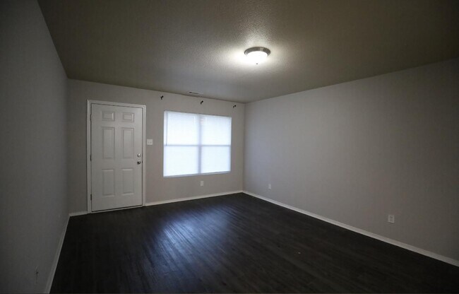 Foto del edificio - 3809 Remington Dr