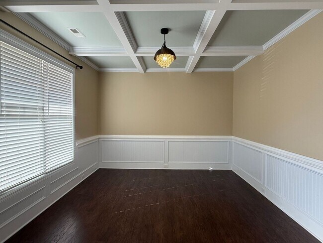 Building Photo - Beautiful 4 bedroom, 3.5 house