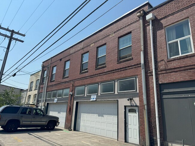 Building Photo - R282A