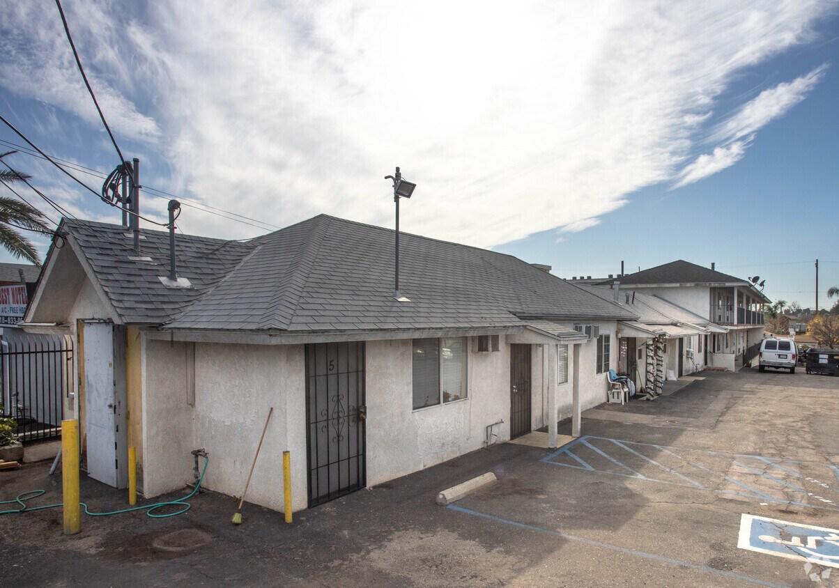 Foto del edificio - 12181 San Fernando Rd