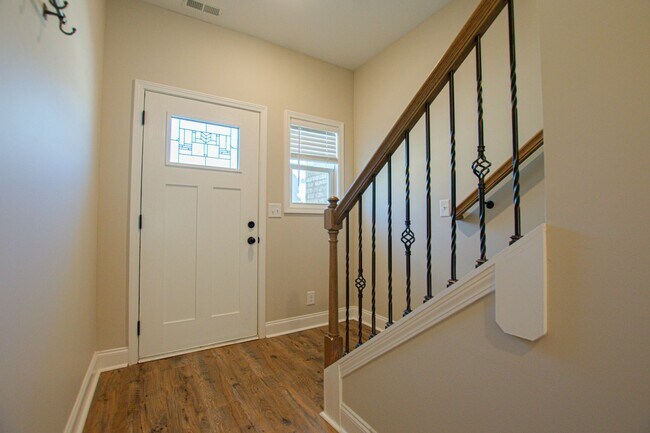 Building Photo - Pet Friendly Two Bedroom!