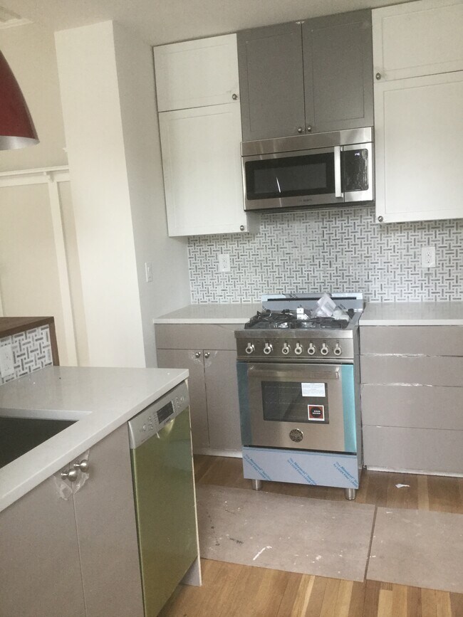 Italian gas stove, Bosch microwave. - 1222 Carroll Street