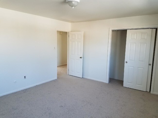 Building Photo - 2555 Veser Ln