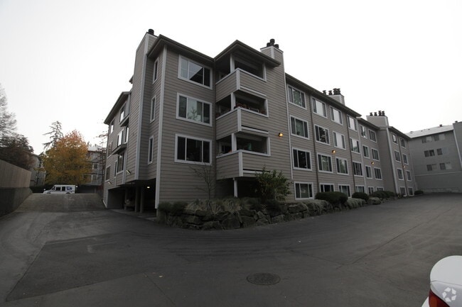 Building Photo - 12027 NE 15th Ave
