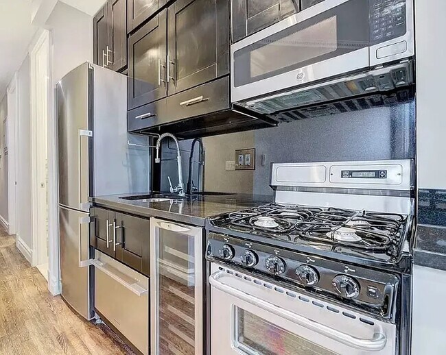 Building Photo - 410 East 13th Street